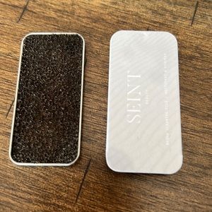 Seint brush cleansing tile